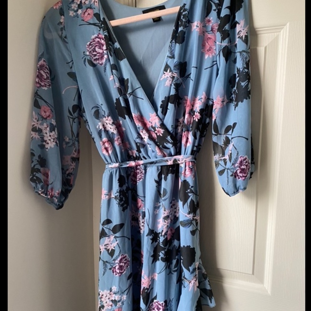 Dress - Picture 4 of 9